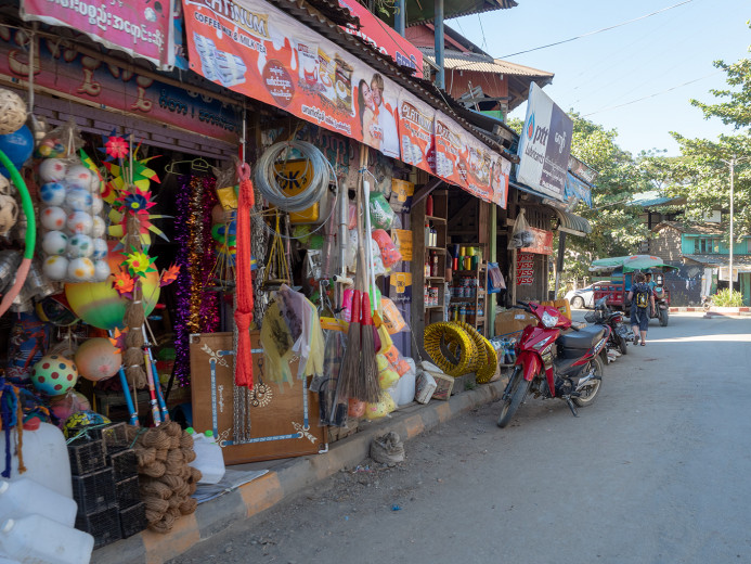 Shops_OM54404