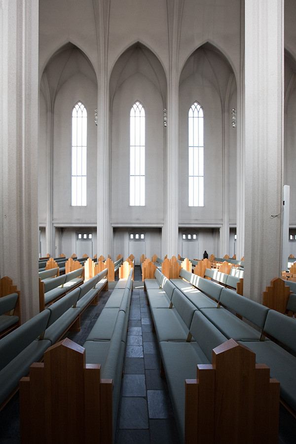 Hallgrimskirkja, Reykjavik, showing two-position backs on the pews. Can set for church service or for organ concerts.