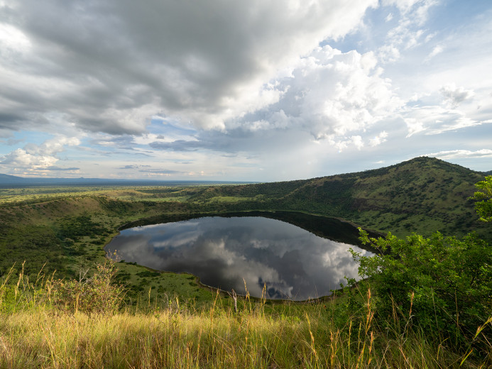 LakeInCrater_QENP_OM65229