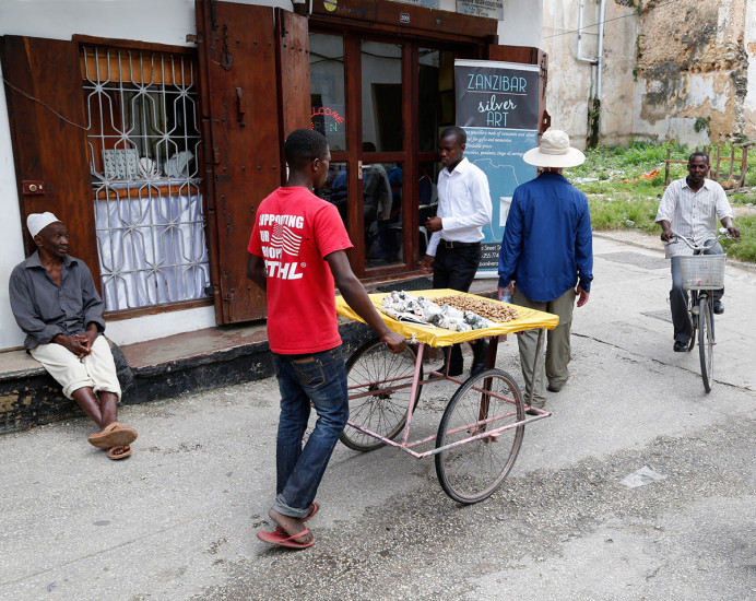 Peanut vendor
