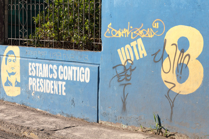 Election graffiti, fancy script. Quito.